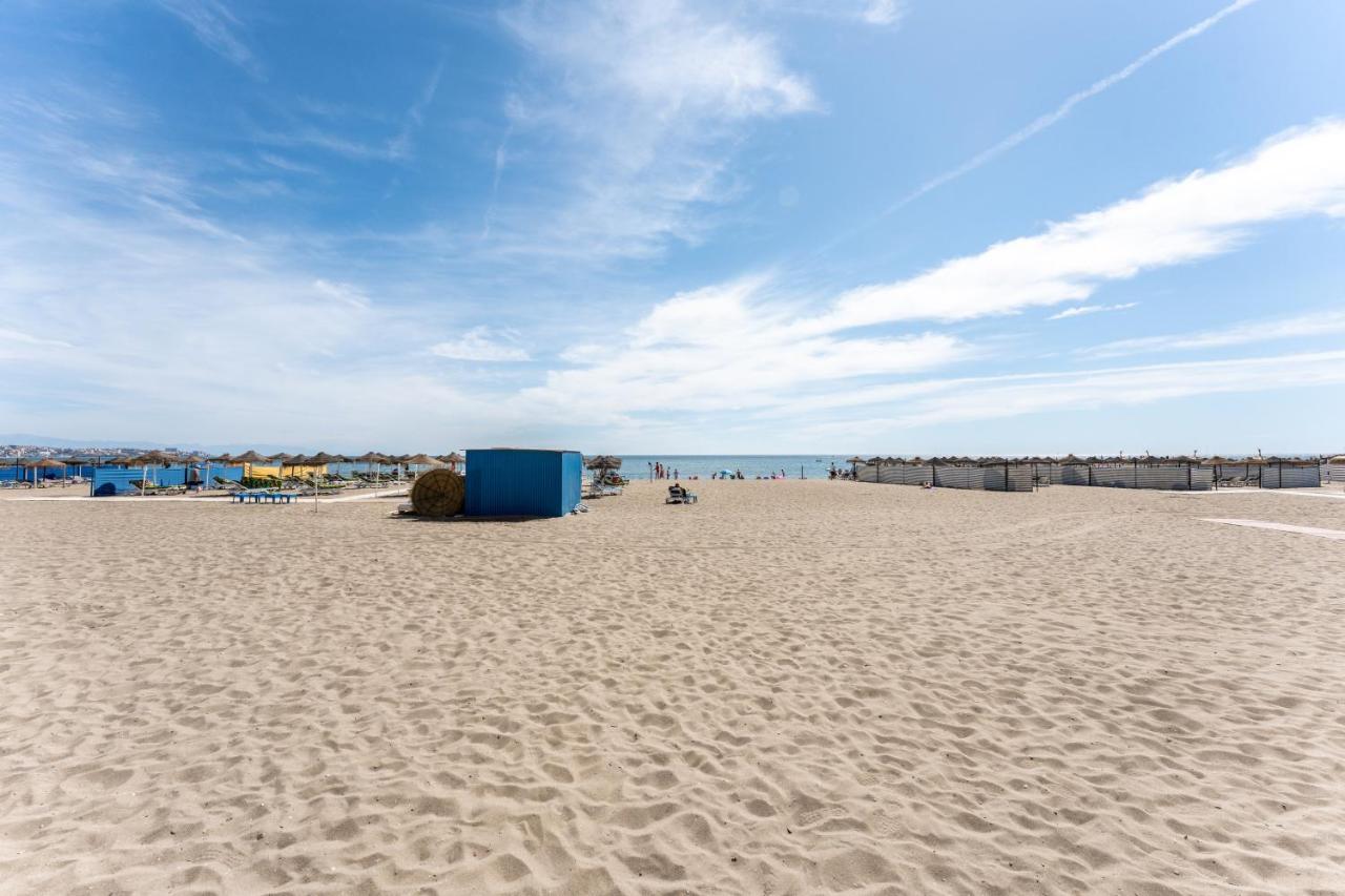 Beach Front Holiday Studio Фуэнхирола Экстерьер фото