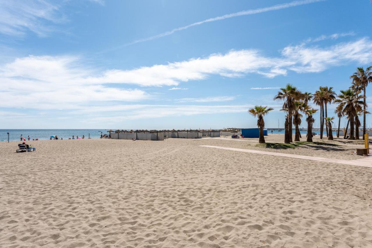 Beach Front Holiday Studio Фуэнхирола Экстерьер фото
