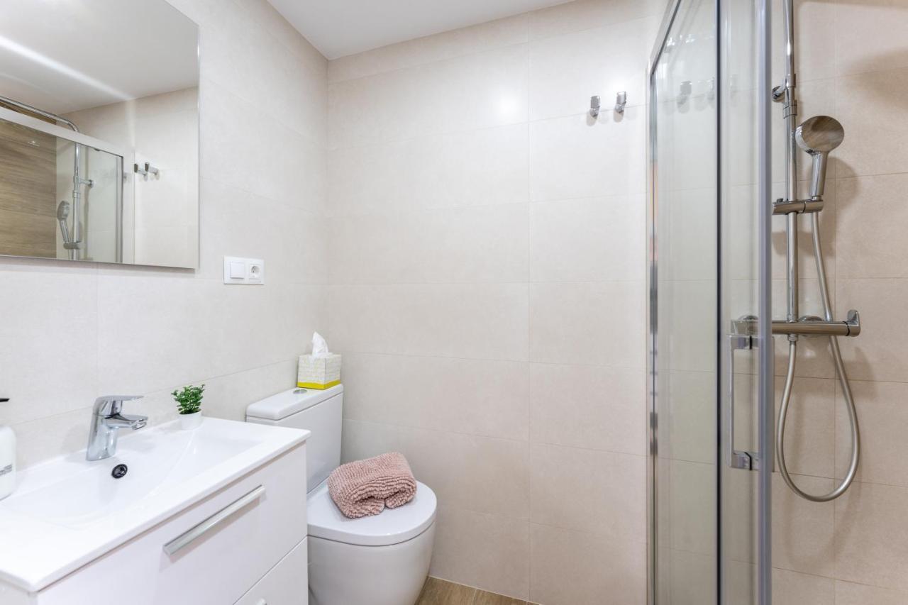 Beach Front Holiday Studio Фуэнхирола Экстерьер фото