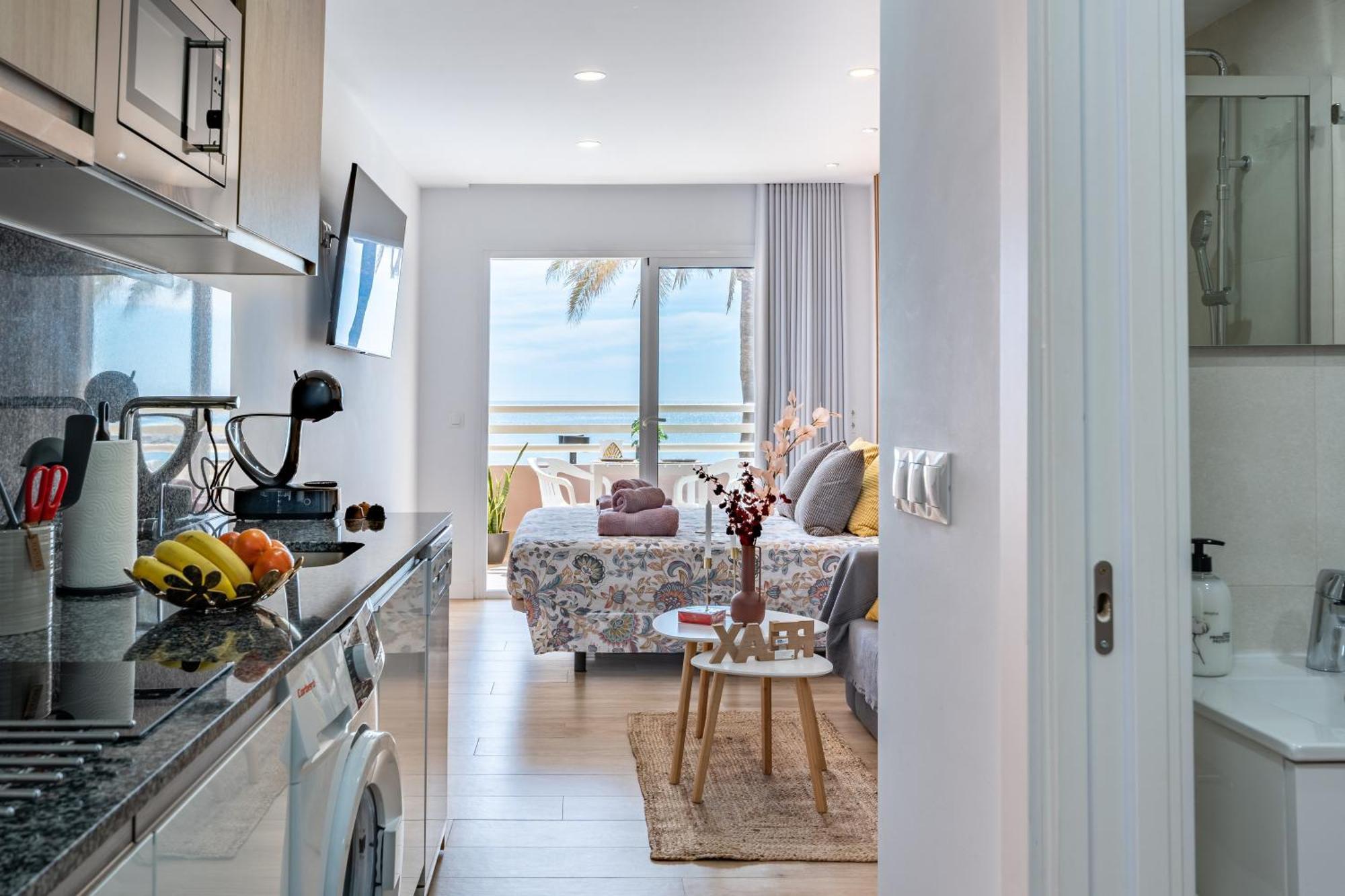 Beach Front Holiday Studio Фуэнхирола Экстерьер фото